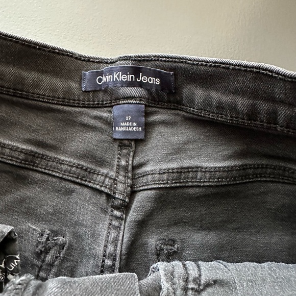 Calvin Klein Mom Shorts-High Rise-Black.Size 27 - Picture 8 of 9